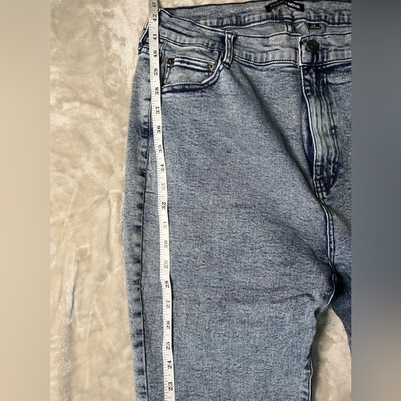 Fashion Nova Jeans - Picture 5 of 6